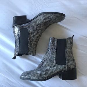 Snake print Chelsea boots